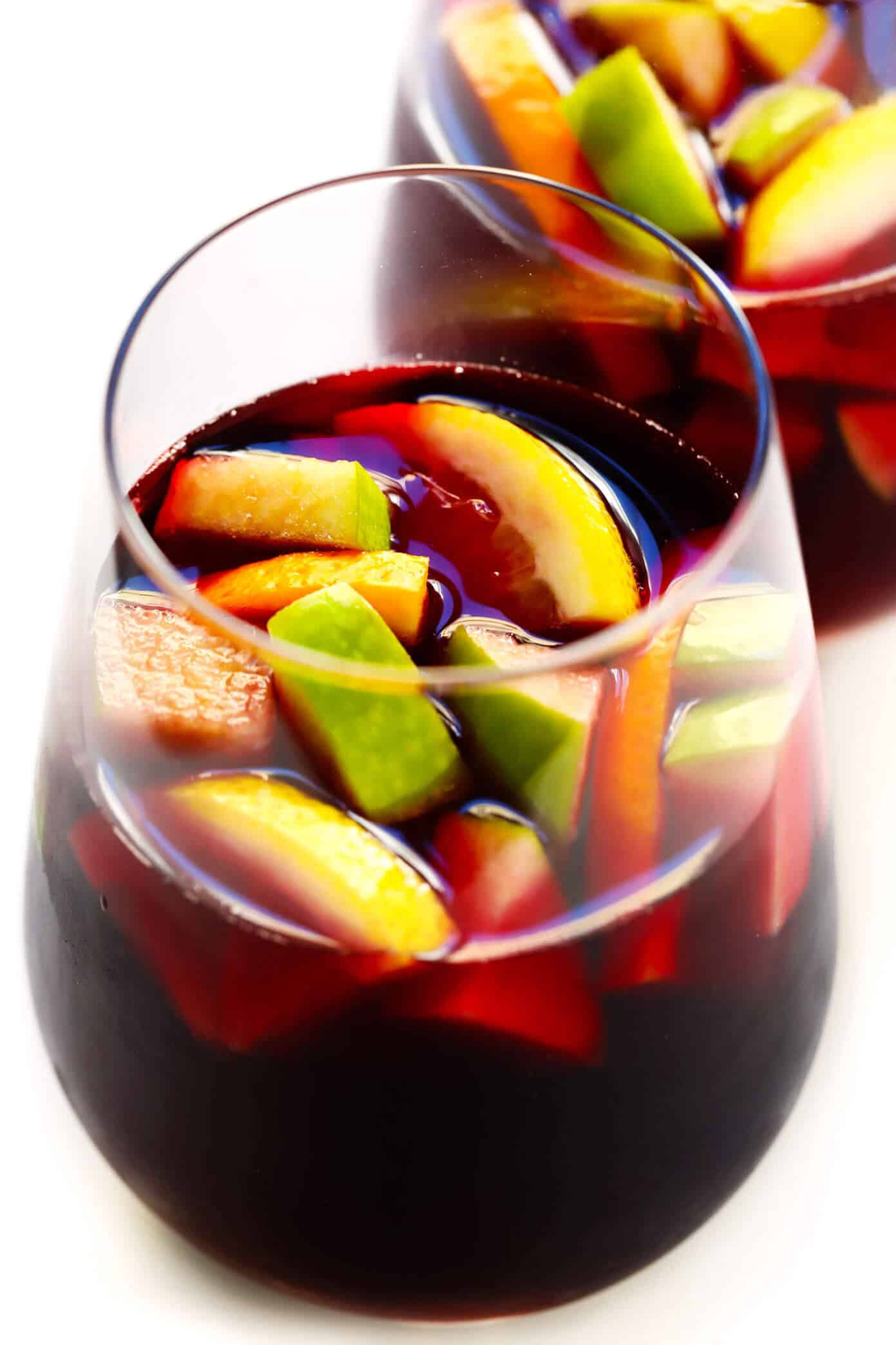 LOVE this easy sangria recipe! It only takes 10 minutes to prep, it's customizable with whatever kind of wine or fruit you have on hand, and it's always a crowd fave. Perfect for easy summer entertaining! | gimmesomeoven.com #sangria #cocktail #drink #summer #spain #recipe Sangria Recipe