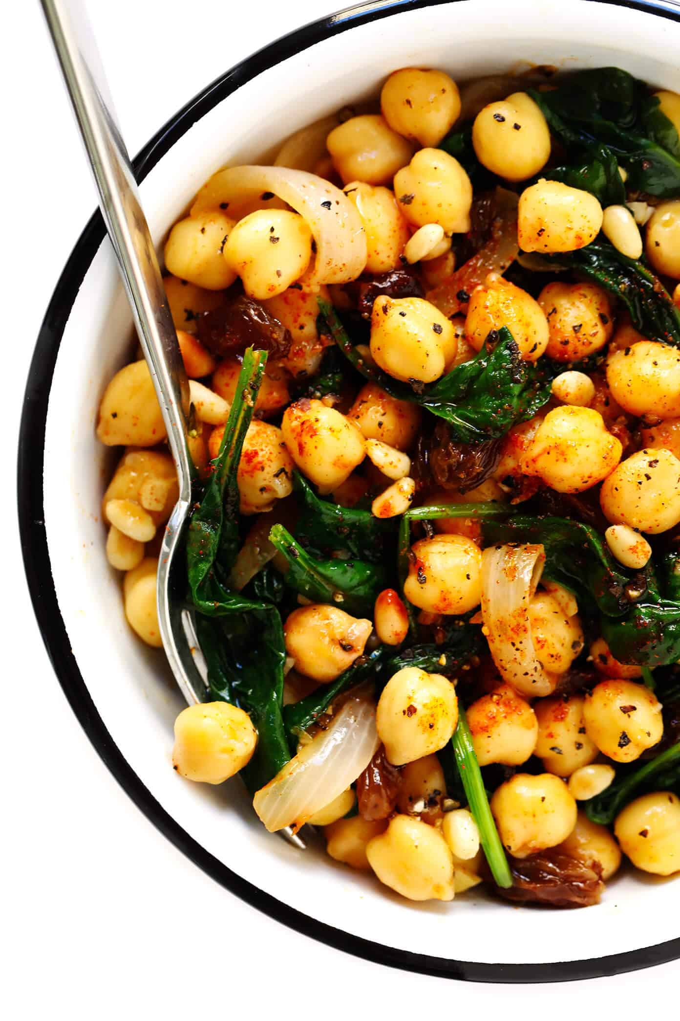 This Catalan chickpeas and spinach recipe is one of my favorite classic tapas in Barcelona. It's made with feel-good simple ingredients, it's easy to make in just 15 minutes, and it always tastes SO comforting and delicious. | gimmesomeoven.com #tapas #vegetarian #vegan #dinner #spain #barcelona #appetizer #side Catalan Chickpeas and Spinach