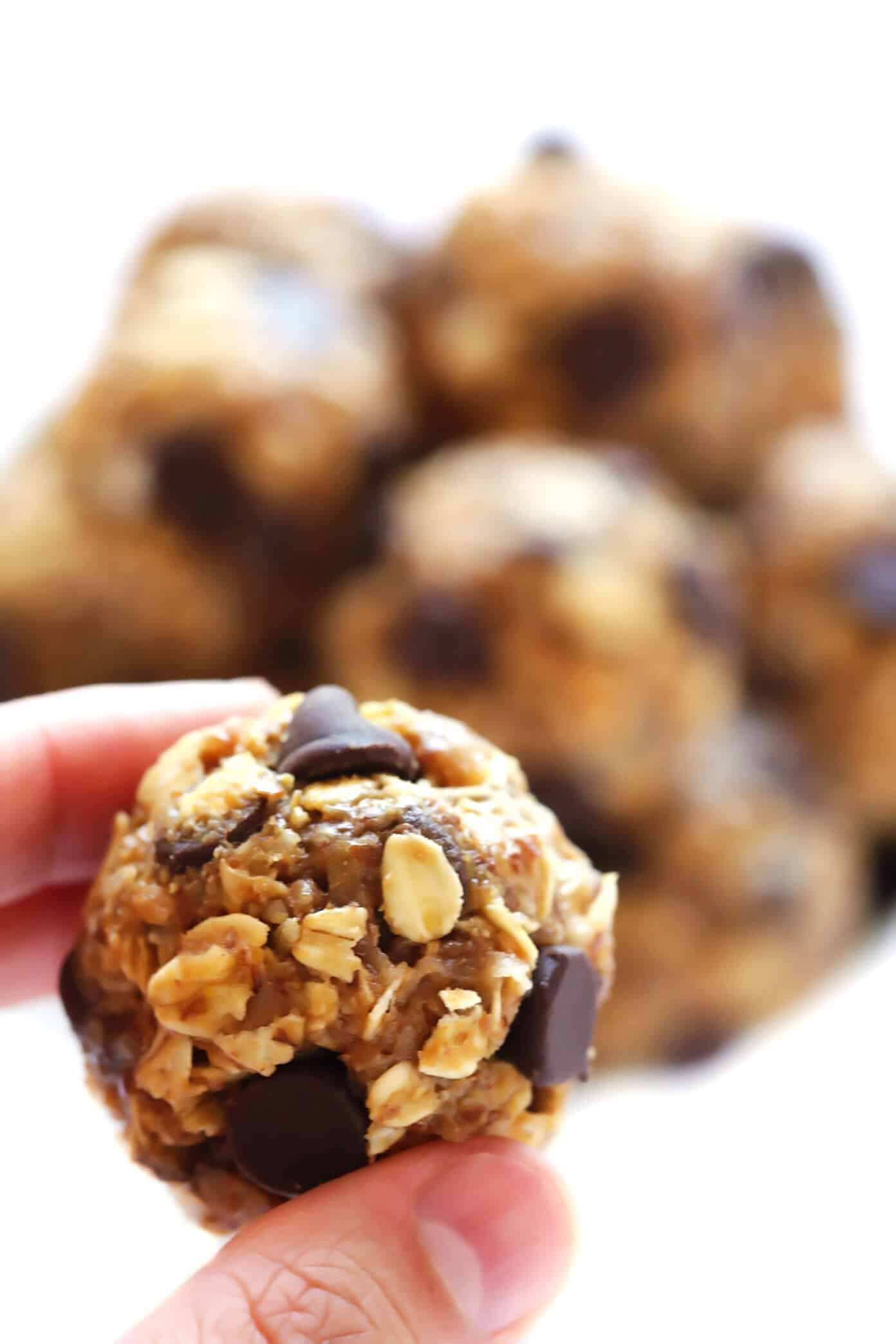 Healthy Energy Bites with Chocolate Chips and Peanut Butter