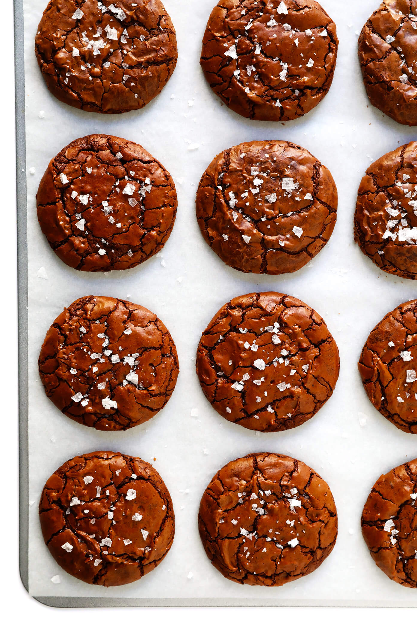 LOVE these salted chocolate brownie cookies! They are perfectly fudgy and rich on the inside, flaky and crinkly on the outside, sprinkled with the perfect crunch of flaky sea salt, and irresistibly DELICIOUS. | gimmesomeoven.com #chocolate #cookies #brownies #baking #dessert Chocolate Brownie Cookies