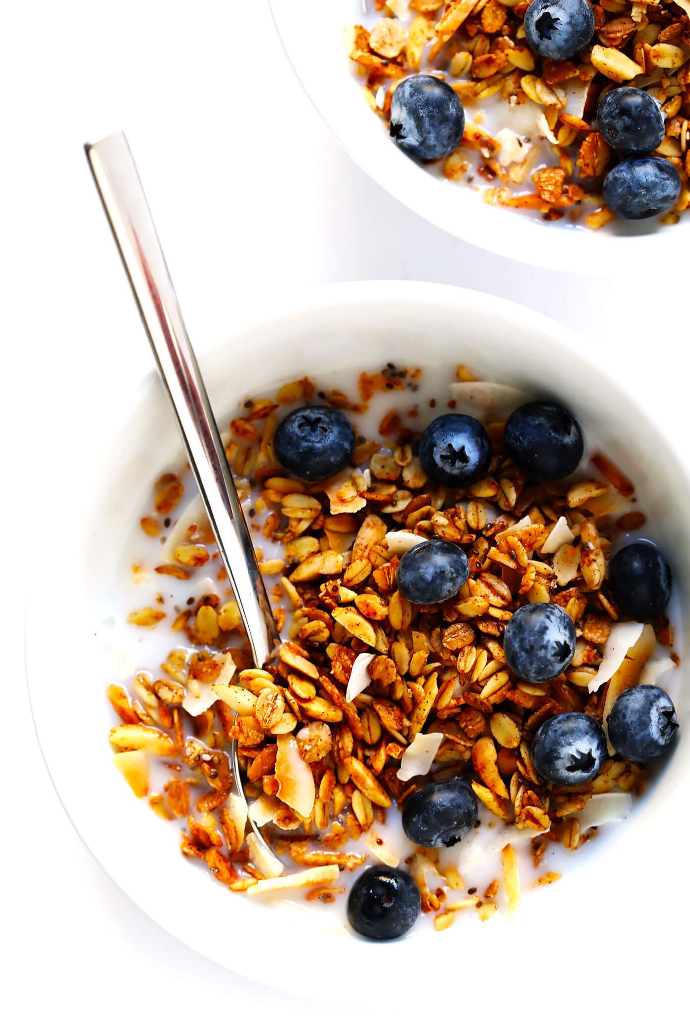The BEST Healthy Granola recipe! It's quick and easy to make, naturally sweetened with honey or maple syrup, and it can be customized with whatever add-ins you love best. Perfect for an easy breakfast or snack. | gimmesomeoven.com #granola #healthy #breakfast #snack #glutenfree #vegan Healthy Granola Recipe with Almond Milk and Blueberries